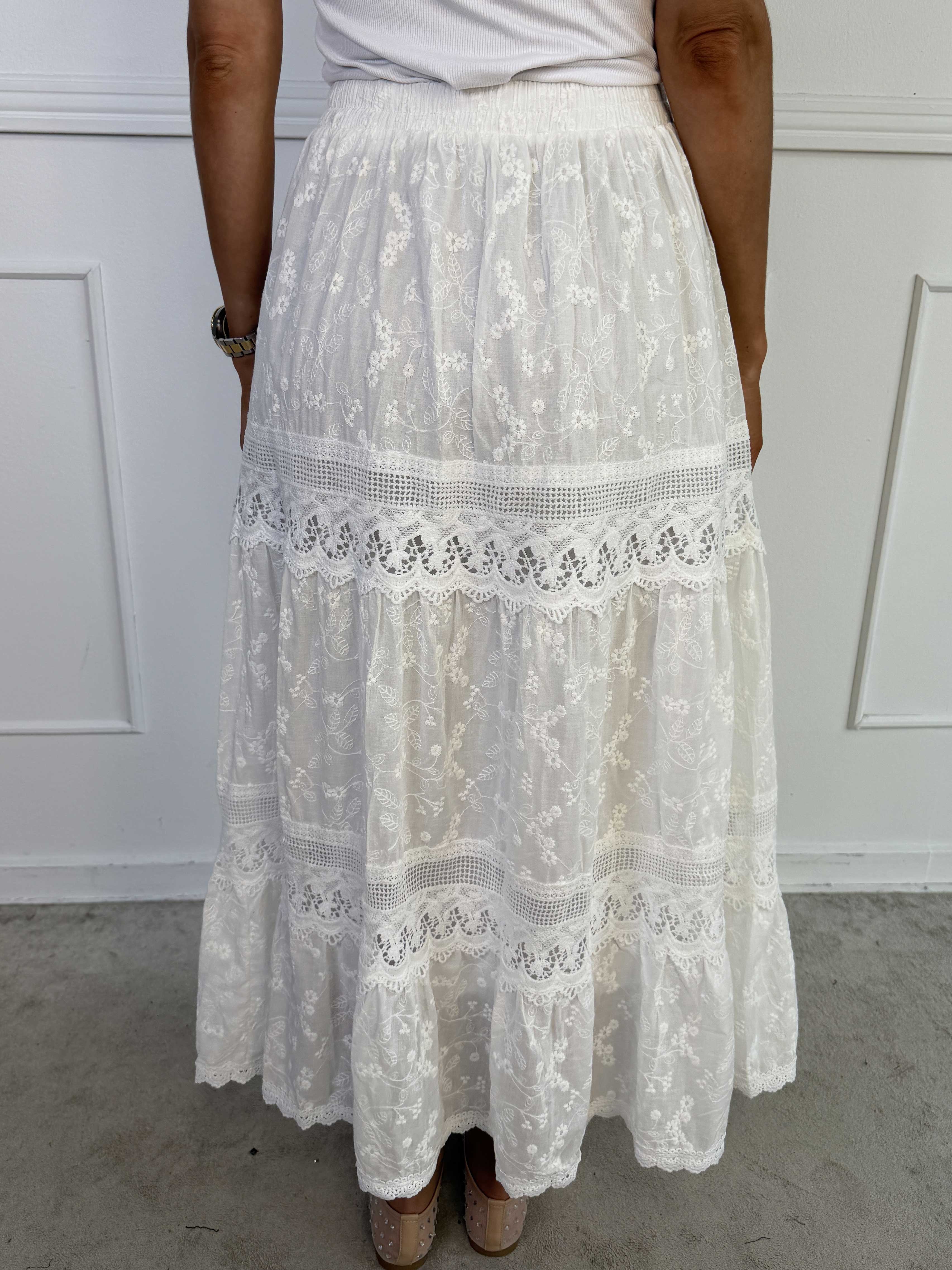 Aspen - Lang nederdel i blød bomuld med broderede detaljer